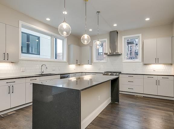 2nd image of 70 W 10th Ave