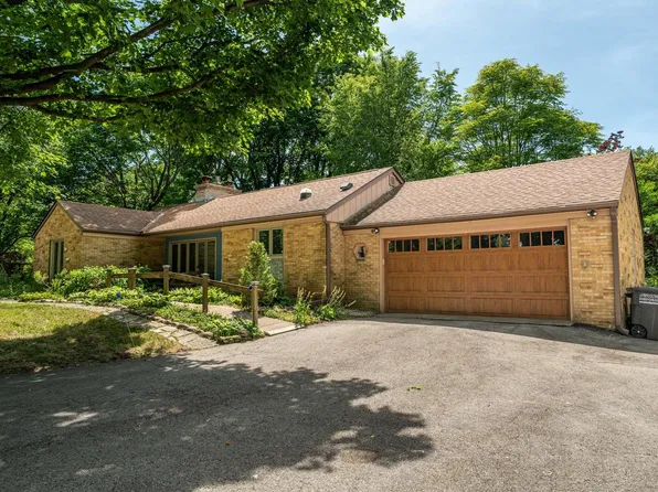W276N1875 Spring Creek DRIVE, Pewaukee, WI 53072