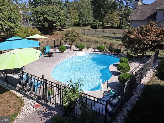 2nd image of 4 Bayberry Rd