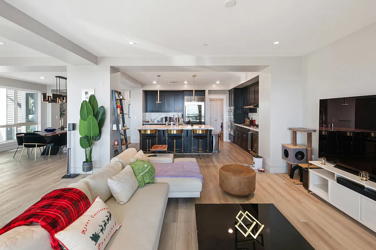 6775 Skyview Dr — Photo 3