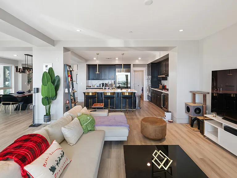 6775 Skyview Dr — Photo 3