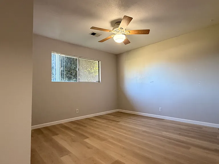 541 Pacific Ave — Photo 12