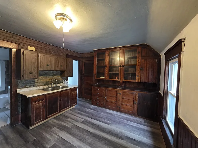 3 bed, 1.0 bath, $1,250 — Photo 3