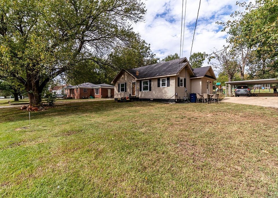 1st image of 207 Hickory Dr