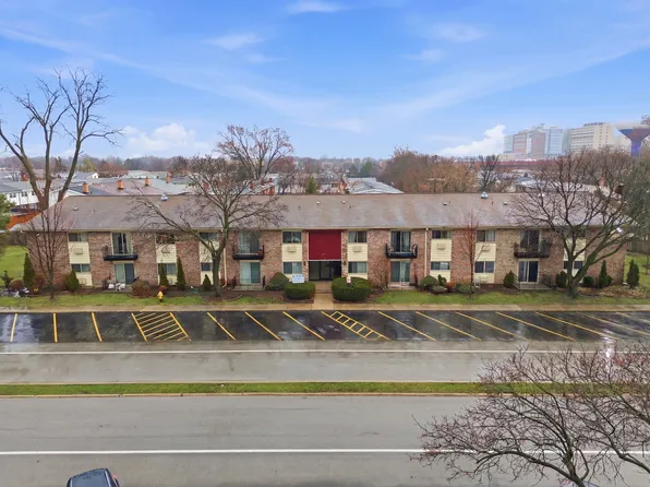 8995 Kennedy Dr #206F, Des Plaines, IL 60016