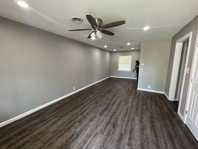 2113 Cloverdale St — Photo 22