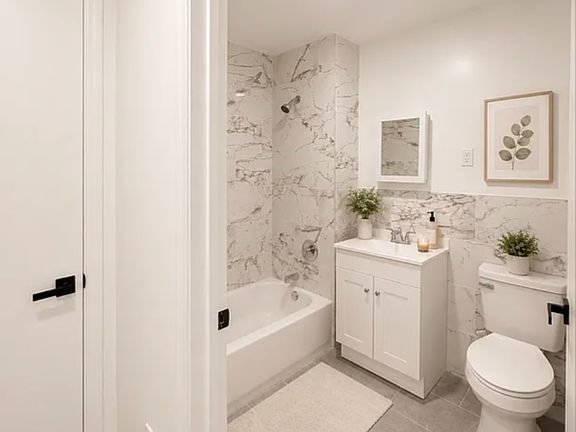 5th image of 2828 University Ave #302