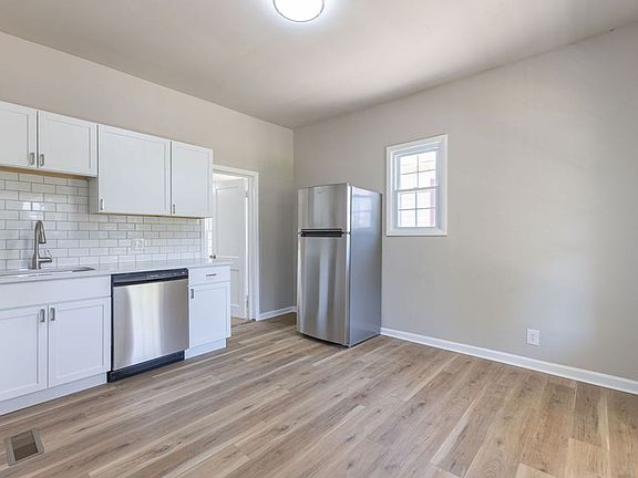 4th image of 3305 Doniphan Ave
