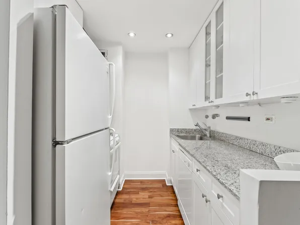 310 East 46th Street image 7 of 12