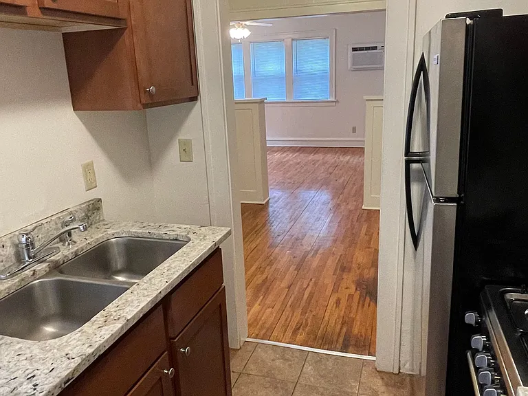 St. Clair Apartments — Photo 18