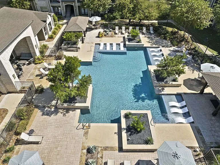 Camden Amber Oaks — Photo 26