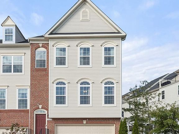 3rd image of 1044 Pultney Ln