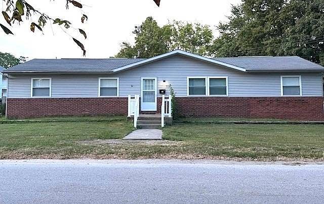 1st image of 714 W 12th St