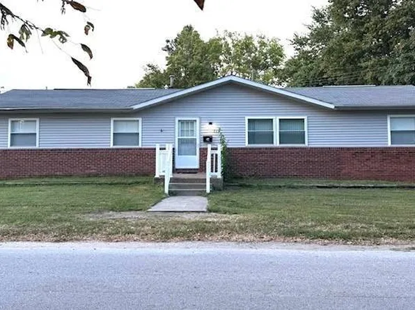 714 W 12th St, Beardstown, IL 62618