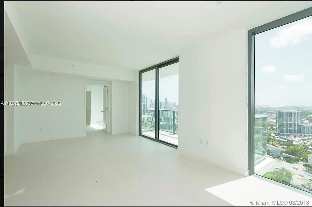 2 bed, 944 sqft, $4,100 — Photo 1