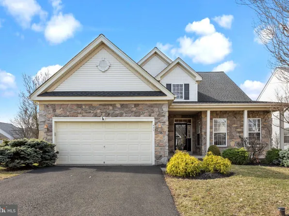 651 N Settlers Cir, Warrington, PA 18976