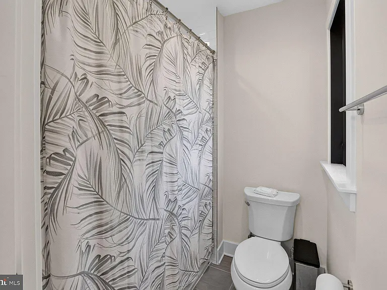 6106 Swansea St — Photo 39