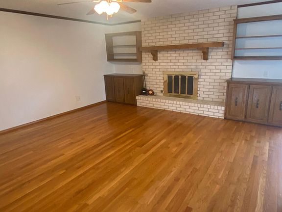 5th image of 2703 W Parkwood Dr