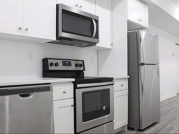 5th image of 3424 Wallace St #B