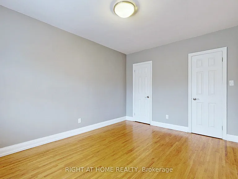 255 Lakeshore Rd E #A — Photo 22