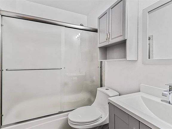 3rd image of 1105 Rose Meadow Loop