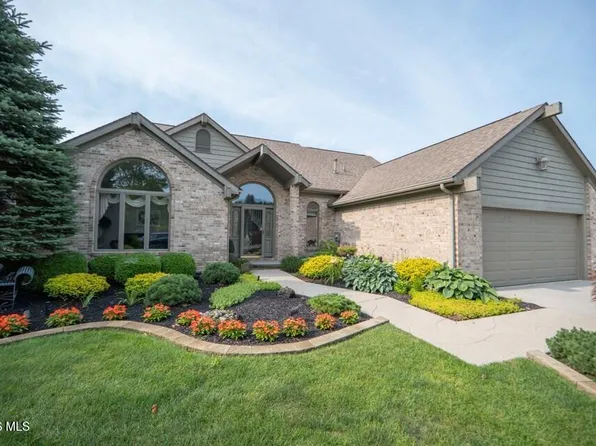 7951 N Shoreline Dr, Holland, OH 43528