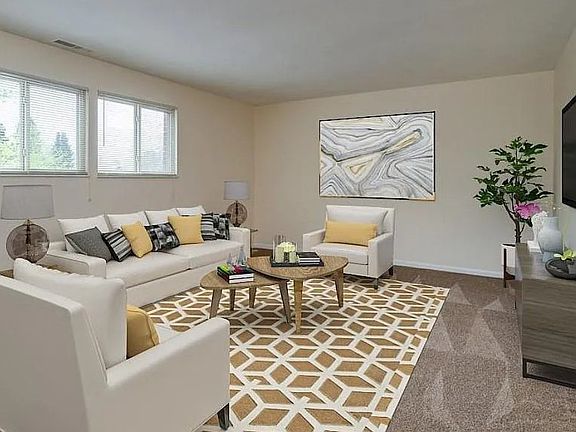 3rd image of 475 Gilpin Dr #2B-1Ba-800Sqft