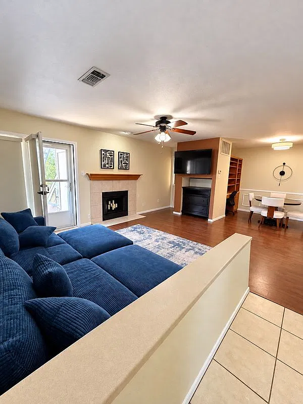 2 bed, 2.5 bath, 1140 sqft, $3,200 — Photo 2