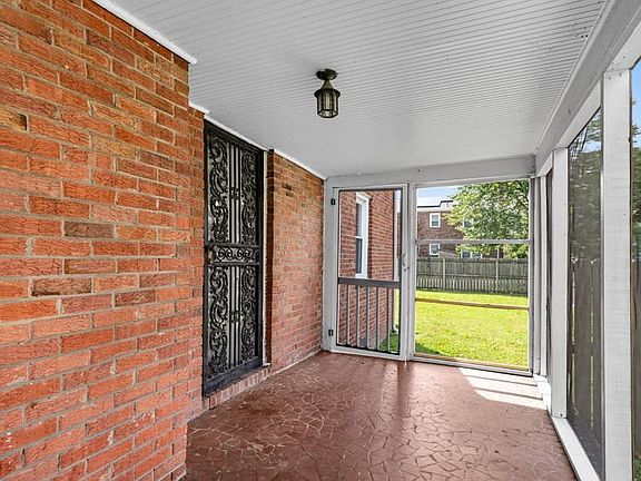 4th image of 2415 Myrtle Ave