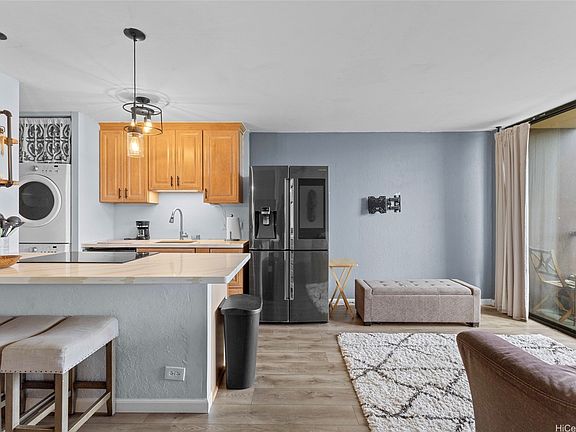 2nd image of 320 Liliuokalani Ave APT 1605