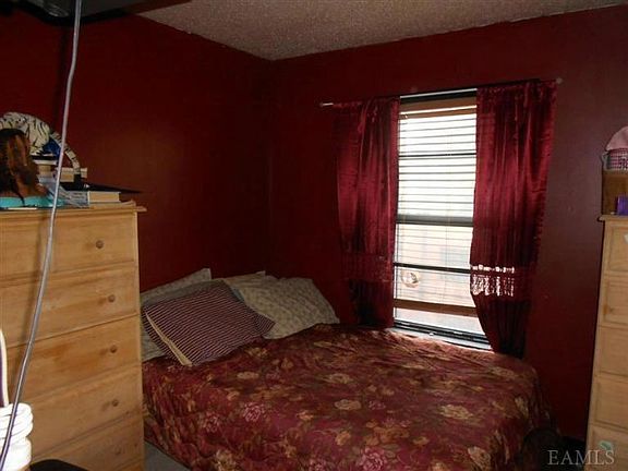 3rd image of 921 Elder Ave