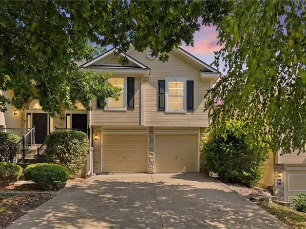 1306 NW Ashley Dr, Grain Valley, MO 64029