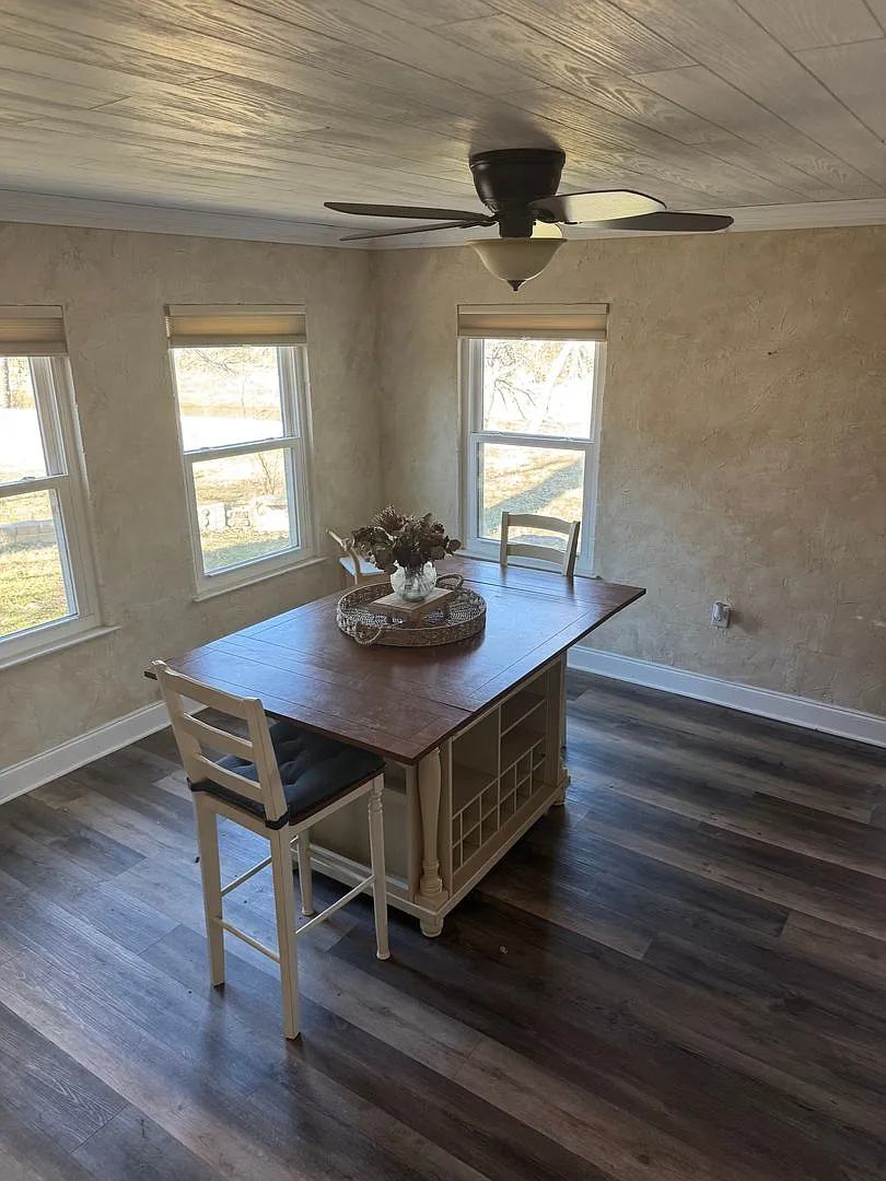 "Charming Home for Rent on the River in Scenic Clifton Tranquil Living Awaits!" — Photo 4