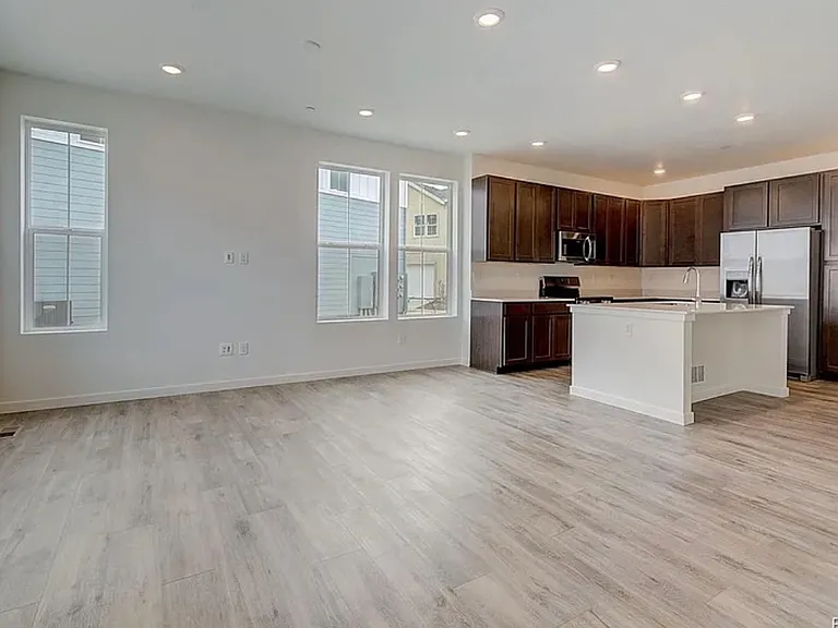 5483 Euclid Ct — Photo 8