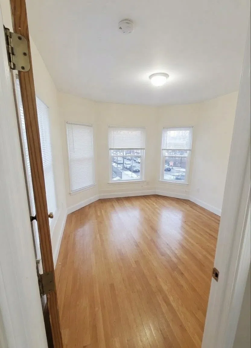 3 bed, 1020 sqft, $3,000 — Photo 4