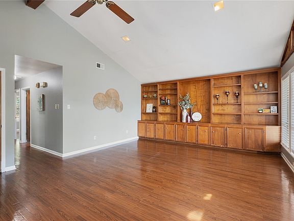 3rd image of 3005 Longleaf Dr