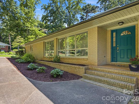 4th image of 7008 Linda Lake Dr