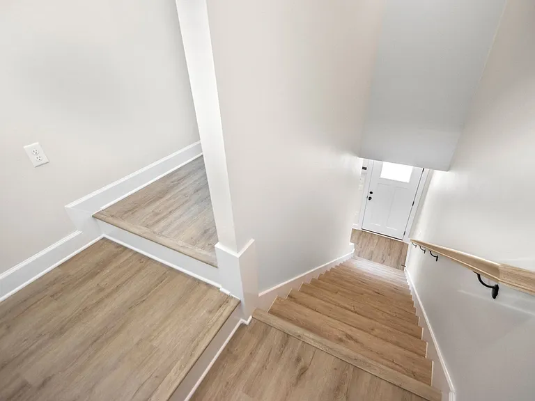 400 Parker St — Photo 24