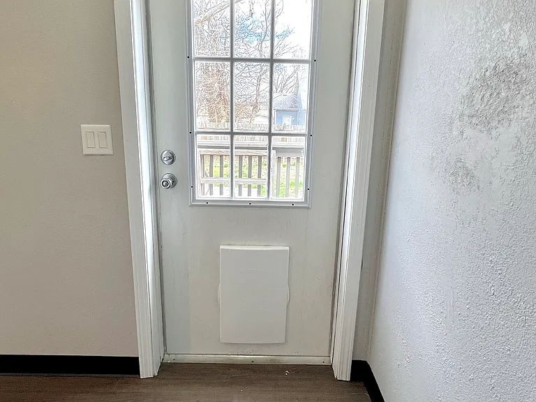205 S Elm St — Photo 3