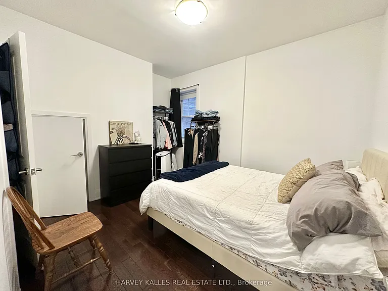 543 Palmerston Blvd #2 — Photo 8