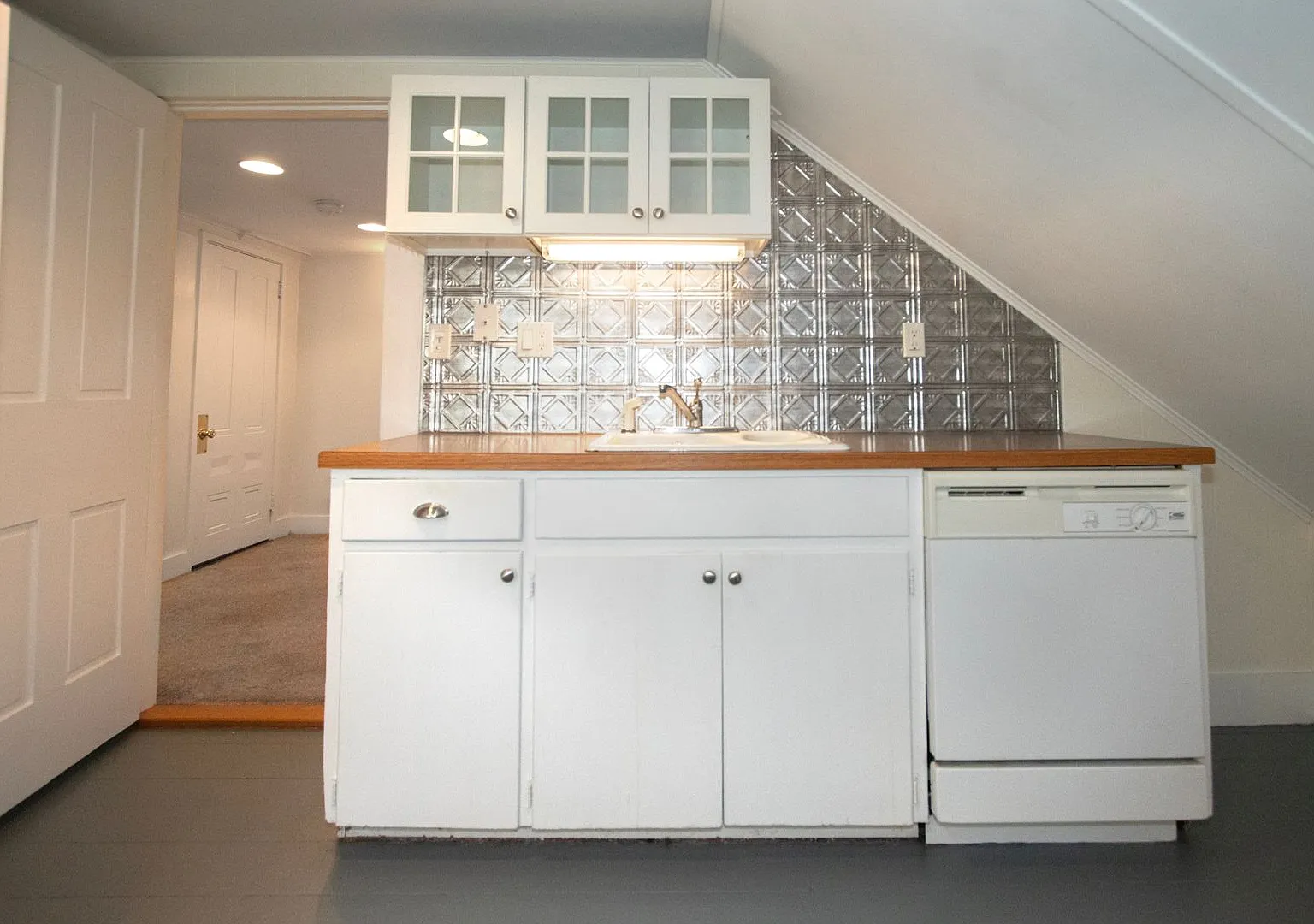 163 Central — Photo 3