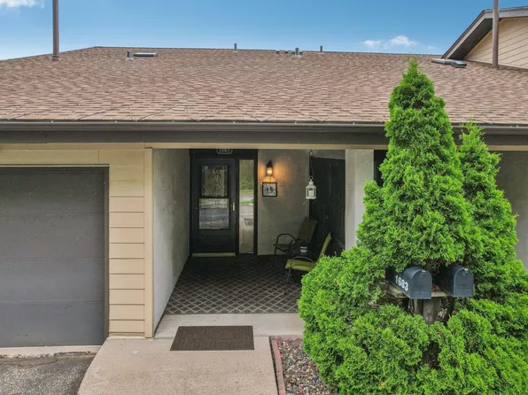 1683 McKnight Ln #33, Maplewood, MN 55109
