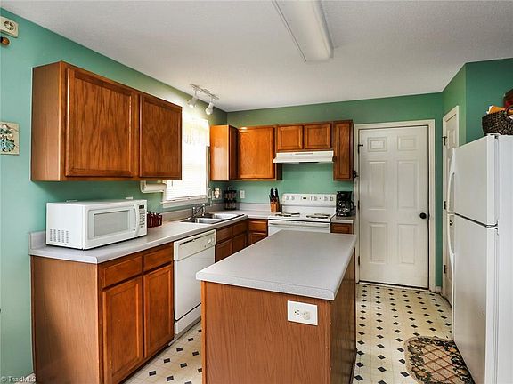 4th image of 217 Lasalle Way