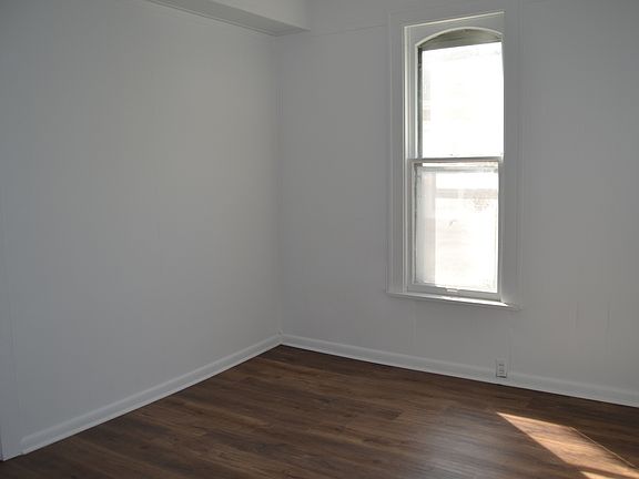 5th image of 214 E 12th St