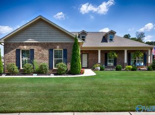 100 Ivy Meadow Cir, Hazel Green, AL 35750