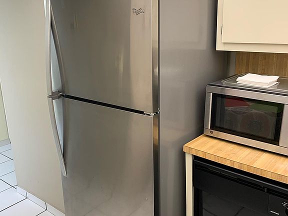 3rd image of 2401 Collins Ave APT 607