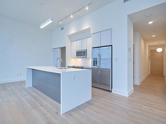 3rd image of 271 W 125th St APT 208