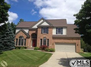 2251 Timberridge Dr, West Bloomfield, MI 48324