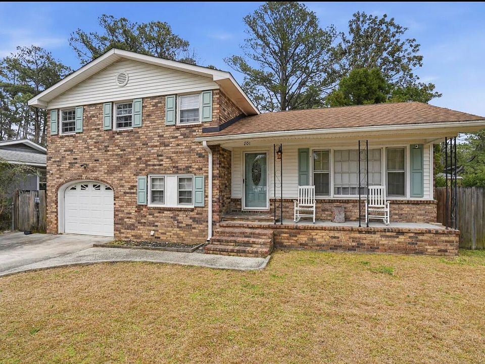 1st image of 201 Pinewood Dr