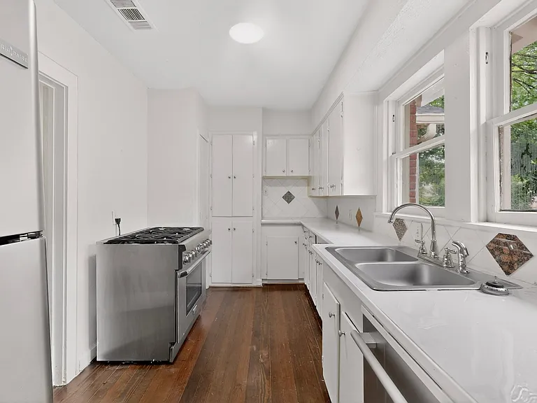 4634 Junius St — Photo 6